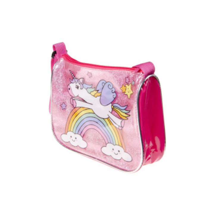 Voeg een magisch vleugje toe aan de outfit van je kindje met de Handtas Eenhoorn! Deze schattige met een afbeelding van een eenhoorn is perfect voor elke jonge fashionista. Met een rits om de tas veilig te sluiten en een verstelbaar hengsel voor optimaal comfort, is dit de ideale tas voor dagelijks gebruik of als accessoire bij een speciale gelegenheid.