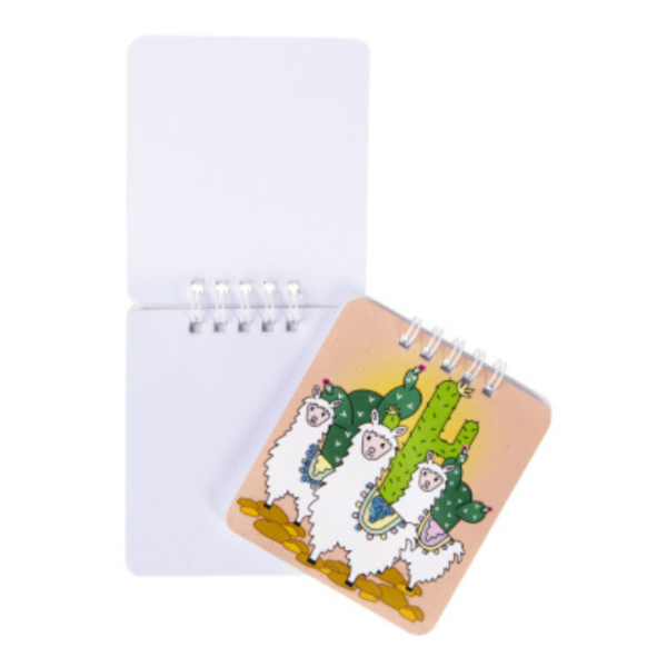 Het Notitieboekje Alpaca is het perfecte notitieboek voor jonge dromers en creatieve geesten! Dit schattige notitieboekje met ringband komt in drie verschillende ontwerpen, allemaal featuring een vrolijke alpaca. Het blanco papier biedt volop ruimte voor het maken van aantekeningen, tekeningen of het vastleggen van ideeën op een leuke en inspirerende manier.
