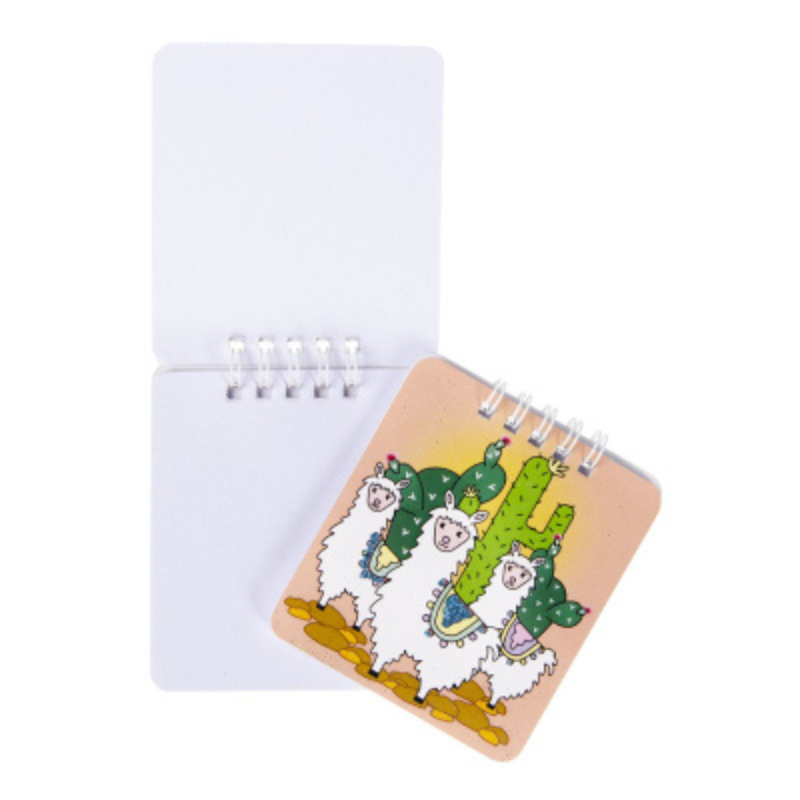 Het Notitieboekje Alpaca is het perfecte notitieboek voor jonge dromers en creatieve geesten! Dit schattige notitieboekje met ringband komt in drie verschillende ontwerpen, allemaal featuring een vrolijke alpaca. Het blanco papier biedt volop ruimte voor het maken van aantekeningen, tekeningen of het vastleggen van ideeën op een leuke en inspirerende manier.