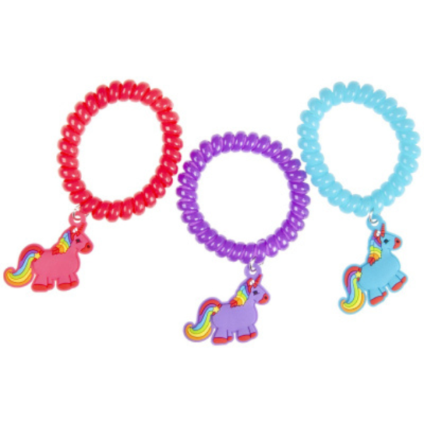 Laat je kindje stralen met deze betoverende Kinderarmband met Eenhoorn Bedel! Verkrijgbaar in drie prachtige kleuren – paars, blauw en rood – en met een schattige eenhoornbedel die het armbandje extra magisch maakt. Met een doorsnede van 5,5 cm past deze armband perfect om het polsje van je kleine en is hij het ideale accessoire voor iedere jonge dromer.