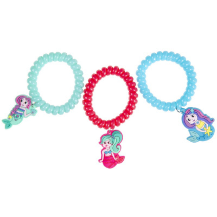 Laat je kleintje stralen met de betoverende Armband Zeemeermin! Met een doorsnede van 5,5 cm en drie prachtige kleuren om uit te kiezen, is deze armband het perfecte accessoire voor iedere kleine zeemeermin in spé. De glinsterende details en de speelse uitstraling maken deze armband ideaal voor zowel dagelijks gebruik als voor speciale avonturen.
