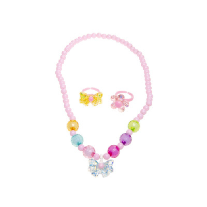 Laat je kleintje stralen met deze schitterende speelgoed sieraden set! De set bevat een prachtige ketting en 2 verstelbare ringen, allemaal mooi gepresenteerd in een doorzichtig diamant doosje. Verkrijgbaar in 5 vrolijke kleuren, is deze set perfect voor elke jonge fashionista die van sieraden houdt!