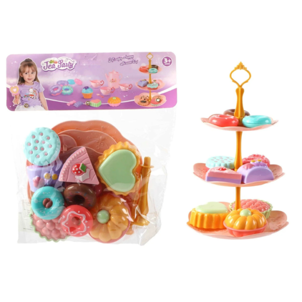 Laat je kleintje genieten van een magische en speelse high tea ervaring met deze prachtige speelgoed high tea set! Deze set bevat een elegante etagère en een assortiment van schattige high tea gebakjes, ideaal voor urenlang rollenspel en plezier. Of het nu voor een feestje, theesessie of gezellig samenzijn is, deze set biedt alles wat kinderen nodig hebben om hun eigen theepartijtje te organiseren.